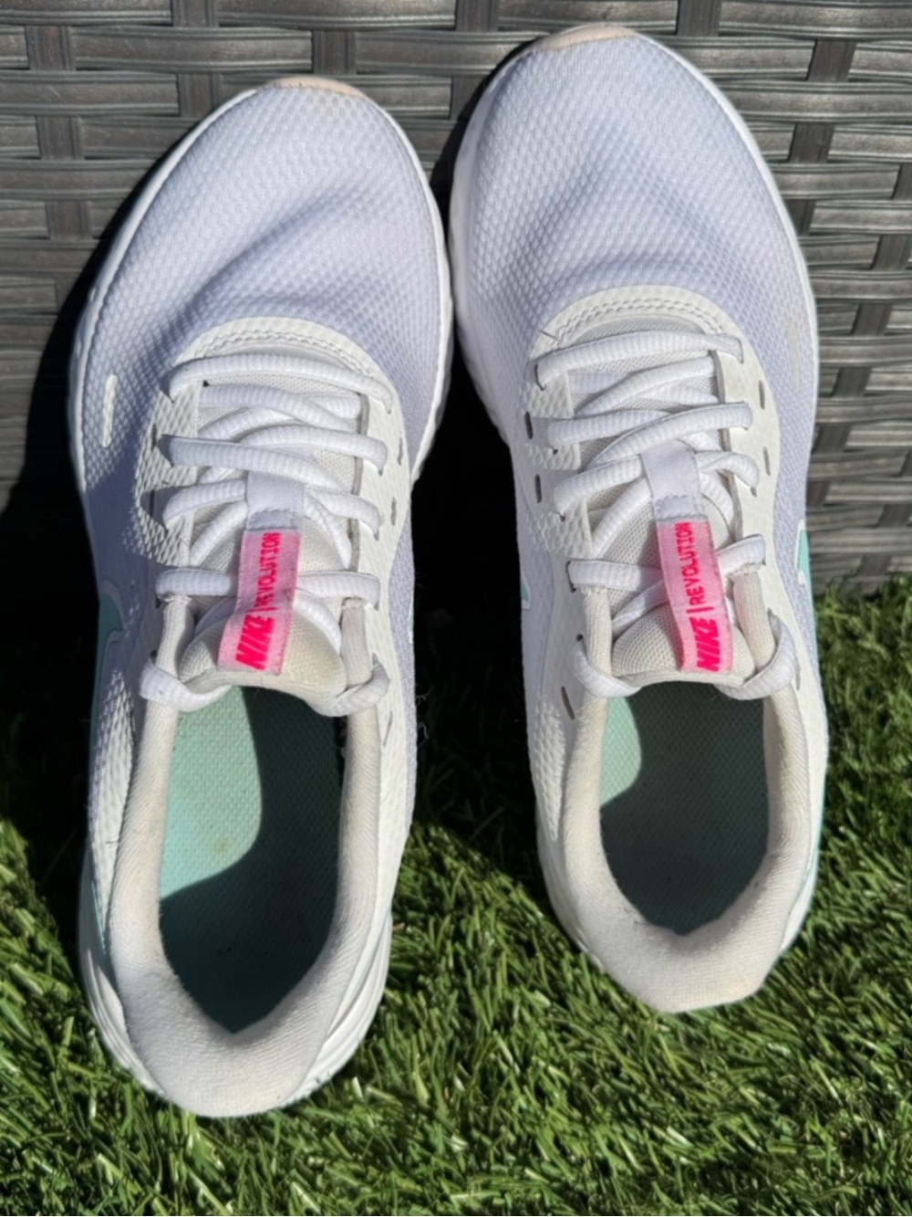7 Nike Revolution 5.0 Women’s running white and teal. - Picture 5 of 7